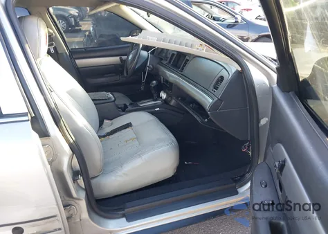 2004 Mercury Marauder z USA, uszkodzony, nr VIN 2MEHM79VX4X681868